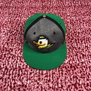 Men’s Nike Oregon Ducks Pull Strap Hat